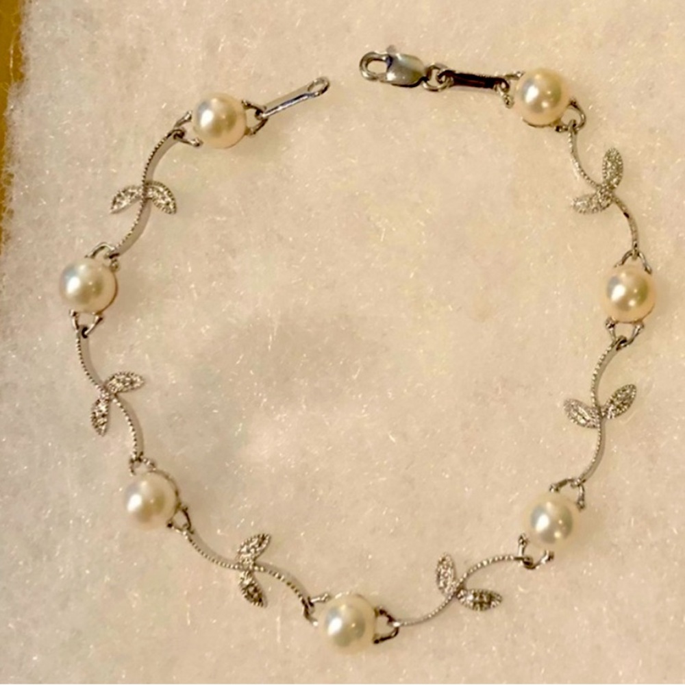 14KWG White Pearl Bracelet